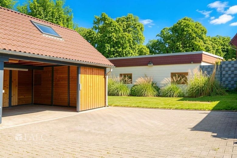 Hochwertige Bauqualität und zeitgemäße Ausstattung vereint – Carport