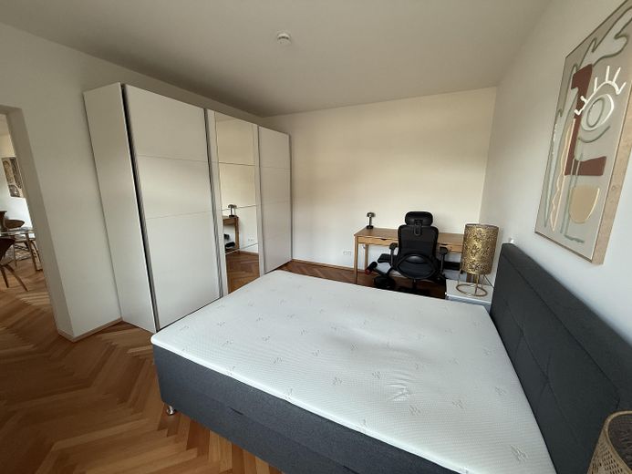 Möbliertes Luxus-Wohnen im LöwenBau - E3-W06, 2 Zi, 54 m² - 1.700 € FLAT – Schlafzimmer