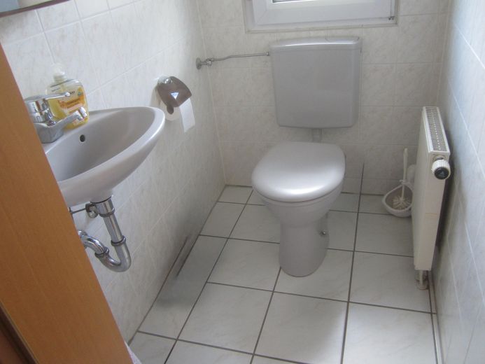 Two-family house – Gästetoilette EG