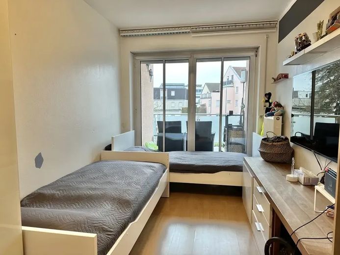 Appartamento di 3 locali senza provvigione con balcone esposto a sud, posto auto in garage sotterraneo e riscaldamento a pavimento – Kinderzimmer / HomeOffice