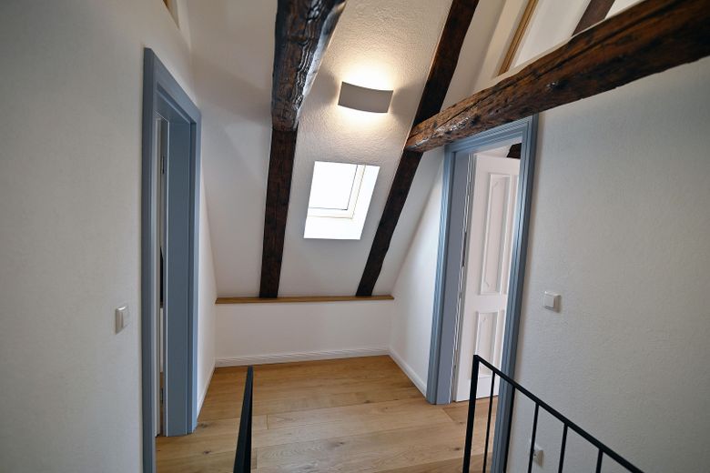 Stilvoll modernisiert: 4-Zimmer-Dachgeschosswohnung in Freising mit Dachterrasse – Verteiler