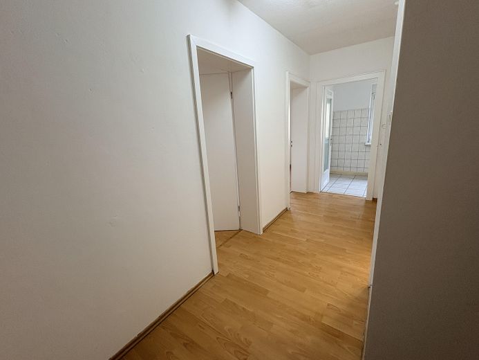 Sin comisión y disponible de inmediato en Gostenhof: 2 min hasta el metro, 10 min hasta Plärrer – Flur, gute Aufteilung