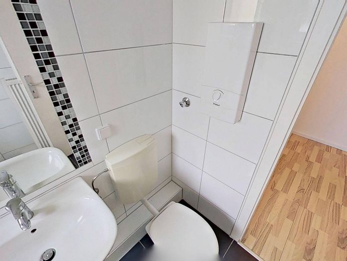 Große 2-Zimmer-Erdgeschosswohnung mit schönem BALKON – Ansicht II: Bad