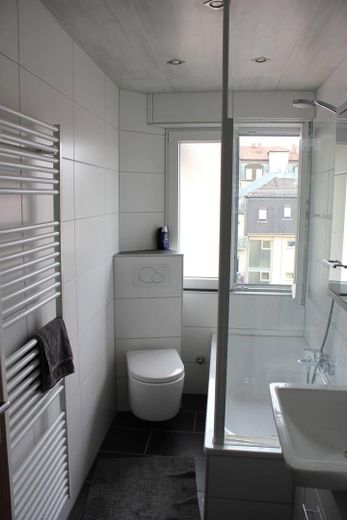 Top renovierte helle 2 ZW , ab 15.10.,  sehr gute Anbindung VGN – Foto 1
