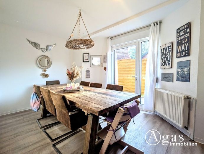 Exklusives Einfamilienhaus in naturnaher Idylle – Esszimmer