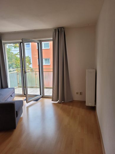 Schöne 1,5-Zimmer-Wohnung mit Balkon + STP in toller Stadtlage von Karlsruhe – Wohn- und Schlafzimmer 4