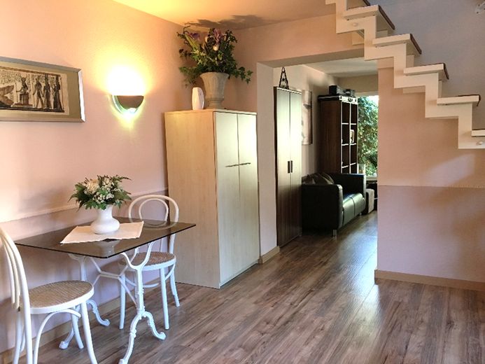 Drei Einheiten, ein außergewöhnliches Anwesen in sehr guter Lage – Wohnen, Arbeiten & Vermieten! – Apartment EG