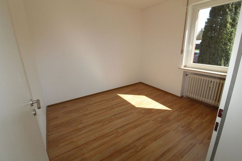 Apartment building in an excellent location with conservatory, 4 garages + building plot for 4 apartments – 51a6419a-fe9c-416c-ac8b-61cd510adb35