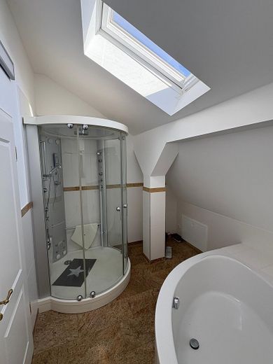 Palacio Kurländer: oficina/despacho de 110 m² con vistas a la Frauenkirche – Bad mit Dusche und Wanne