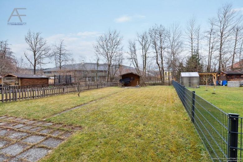 Wohnen, wo andere Urlaub machen - hochwertig renovierte 3-Zimmer-Wohnung nahe Schliersee – Gartenansicht