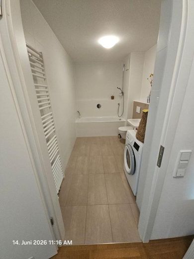 Großes Badezimmer