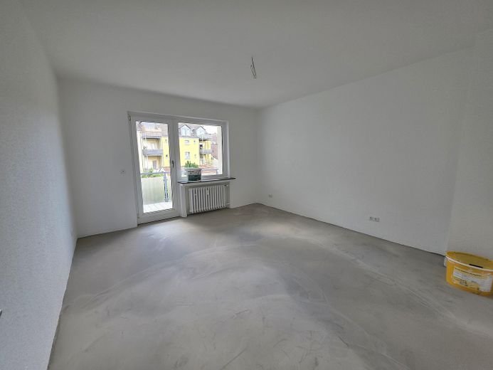2,5 Raum Citylage, Erstbezug nach Sanierung, Balkon, Bad: Wanne + Dusche + Fenster, Dämmung – Schlafzimmer mit Balkon