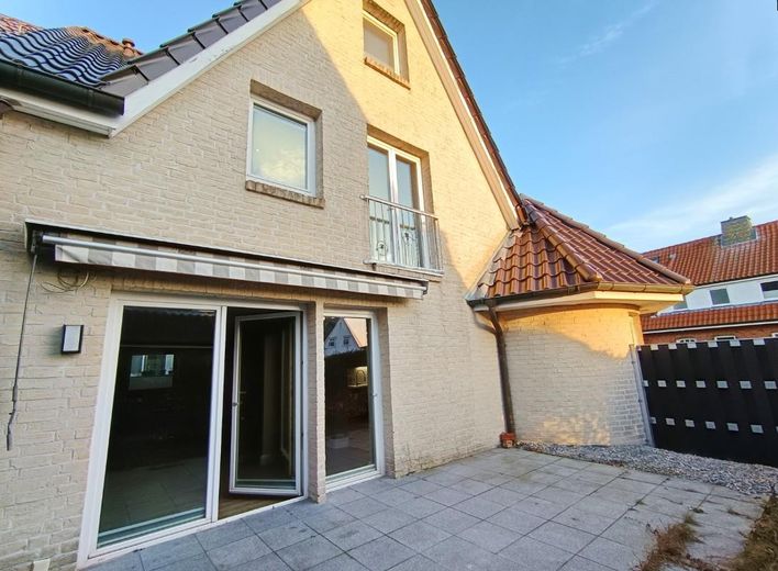 Strandnabije eindwoning op een gewilde locatie – Rückansicht