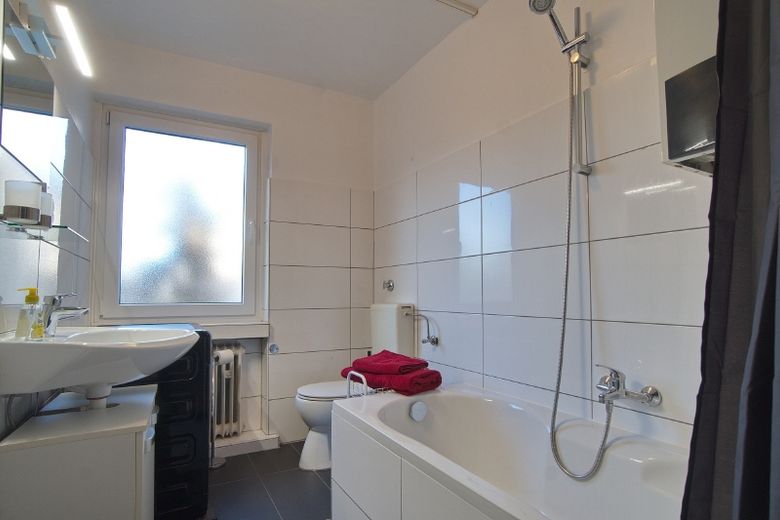 Neu renovierte Wohnung mit Blick in den Garten, ruhig und zentral, W-LAN, Heizkosten und Strom inklusive – 137f8cc02e0c0f627bc4e327ab6eb57e1a35c0e5.jpg