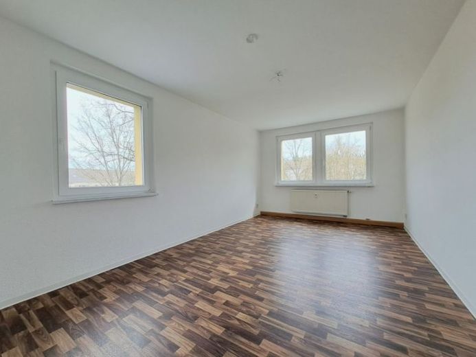 Gemütlicher Rückzugsort im Grünen – Ideale 2-Zimmer-Wohnung in Reuse/Suttenwiese – Foto 1