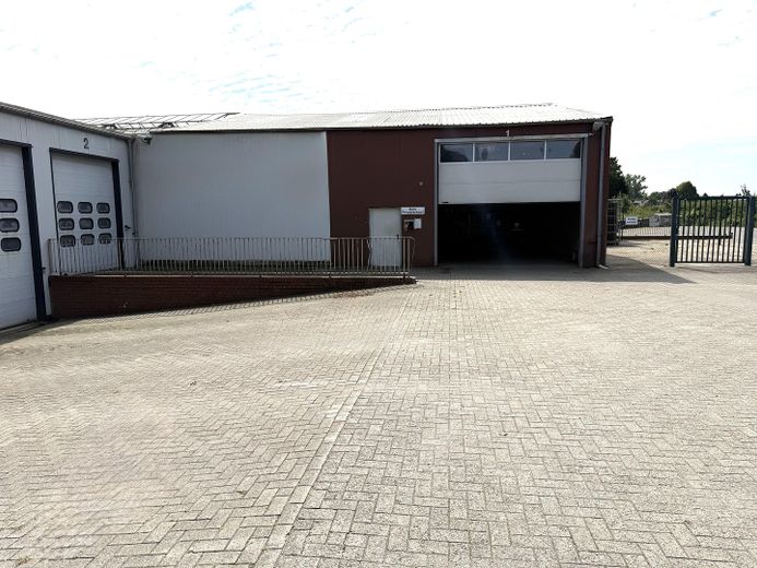 Complesso di capannoni di 2.800 m² | 120.000 € annui | Prezzo d’acquisto 1,12 milioni di € | Area di ampliamento opzionale – Foto 6