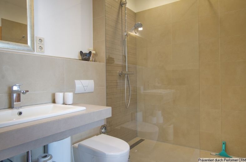 Furnished one-bedroomed apartment near the Medienhafen, state parliament and Rheinturm, with optional underground parking space – 5d62033bcc06344148cbc1a2f6acac3c8fc7e6d8.jpg