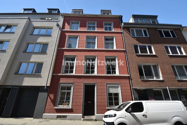 TOPLAGE***schicke Altbauwohnung im Herzen von Aachen***TOPLAGE – Hausfront