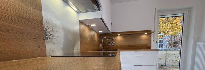 Neue EBK m. Zugang z. Balkon