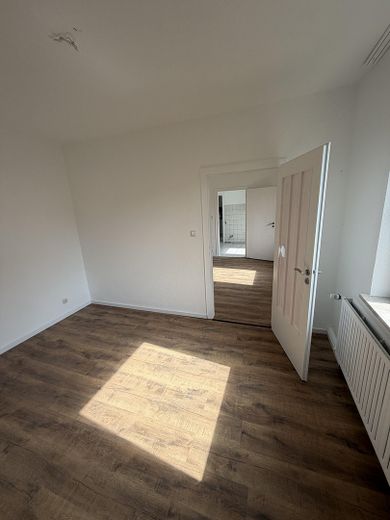 Krefeld-Cracau’da yenilenmiş 2 odalı daire – Schlafzimmer