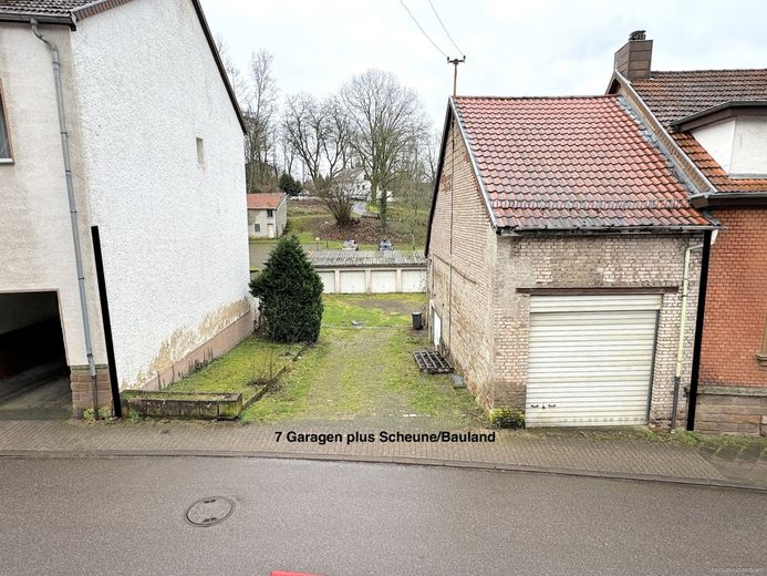 Baulücke mit Scheune