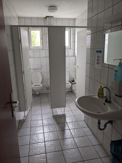 Büro/ Praxisetage in bester Lage in Wolfenbüttel mit Parkplätzen – Damen WC
