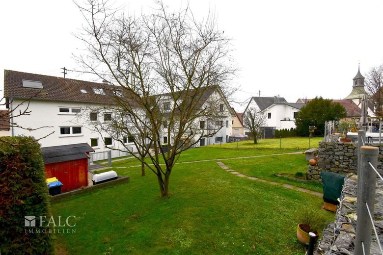 Sie erwerben das komplette Doppelhaus und haben sofort Mieteinnahmen ! – Blick in den Garten