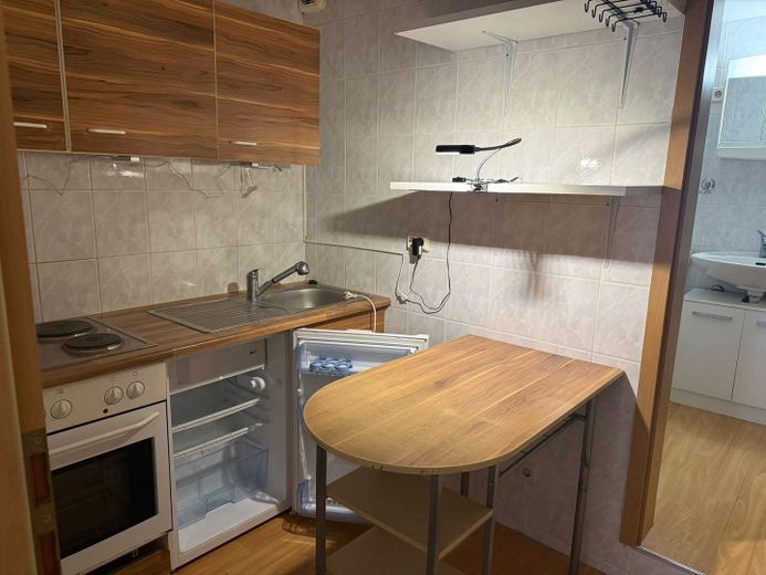 Kleine voll möblierte 2 Raumwohnung mit Einbauküche auf einem Bauernhof in Parstein – Foto 2