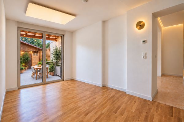 EIGENNUTZER & KAPITALANLEGER AUFGEPASST: Hochwertig sanierte Wohnung mit großzügiger Terrasse