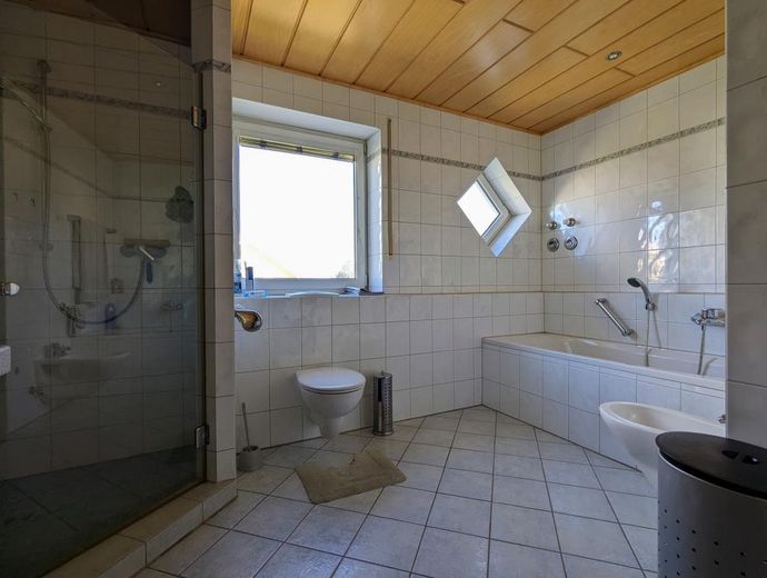 Freistehendes Ein-/Zweifamilienhaus, Lkr. Erding – Bad Ansicht 1