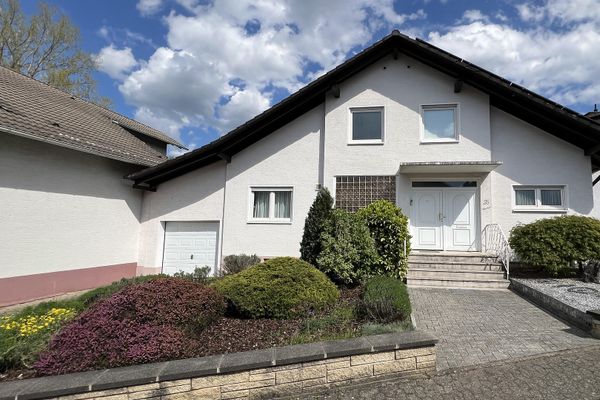 Dom jednorodzinny o powierzchni 1,5 kondygnacji z garażem w Malsch