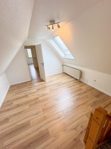Charmante 3Z-Maisonette-Wohnung mit großem Balkon und Blick ins Grüne in Stolberg-Donnerberg – Büro