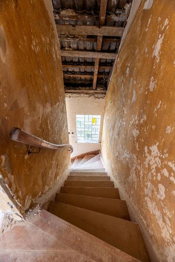 Modernisiertes Mittelreihenhaus (ca. 117 qm Wohn-/Nutzfläche) in Hamburg Iserbrook – Treppe OG (aktuell/entkernt)
