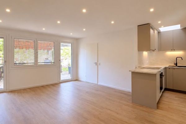 Kernsaniertes 2-Zimmer-Juwel in Freiburg-Oberau– 2 Terrassen & 10.800 € Jahreskaltmiete