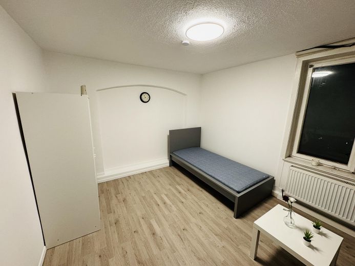 Stuttgart’ta %8 brüt getiri! Tamamen kiralanmış, 5 odalı WG yatırımı ve üst düzey nakit akışı – Zimmer 3