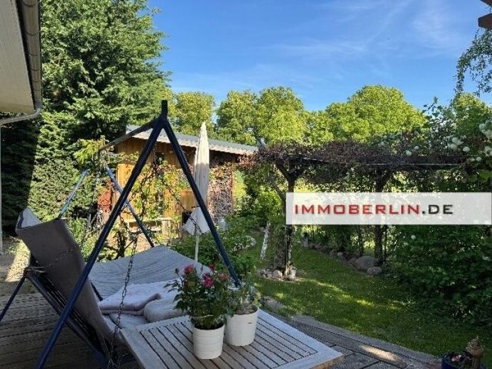 IMMOBERLIN.DE - Kırsal ve huzurlu bir konumda büyük güneşli bahçeye sahip harika bungalov – Fotoğraf 1