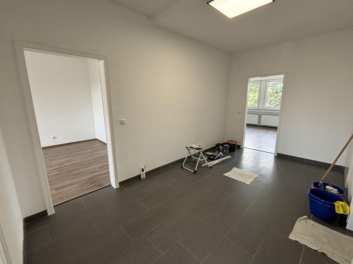 Wohntraum: Moderne 3-Zimmer-Wohnung mit 2 Balkonen und viel Platz zum Wohlfühlen! – Zentrale Diele