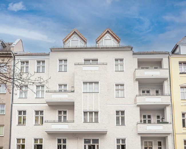 Großzügige Altbauwohnung mit Loggia | Bezugsfrei Ende 2026 – Haus