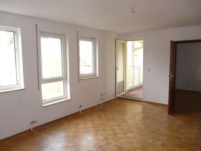 vermietete Kapitalanlage in Crimmitschau: 2 Zimmer Eigentumswohnung mit Balkon – फोटो 1
