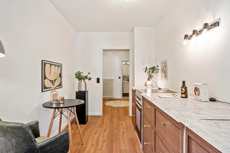Fantásticamente modernizado: apartamento en propiedad de 3 habitaciones en ubicación céntrica - sin comisión – Küche