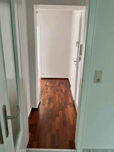 Top renovated 2-room apartment with balcony, car parking space - ready to move in immediately – Foto 14