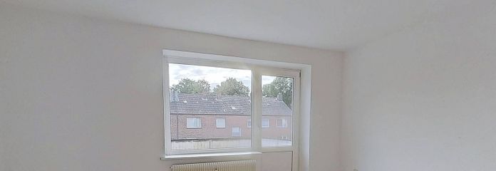 Einziehen und für den Herbst einkuscheln - mit einem KALTMIETERLASS: 3-Zimmer-Wohnung mit BALKON in fußläufiger Nähe zum Kanal – Ansicht I: Wohn- und Esszimmer