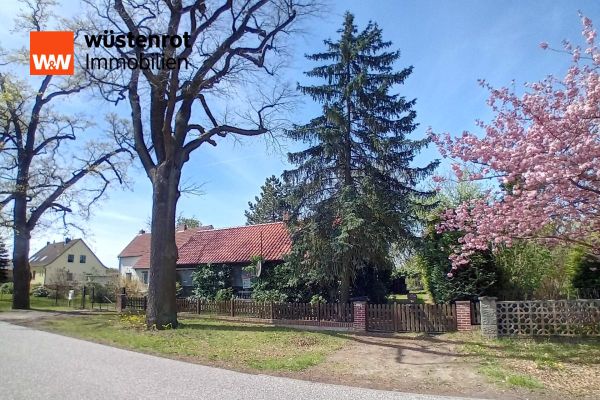 Accogliente bungalow con potenziale di ampliamento in vendita nei pressi di Beeskow. Venite a dare un’occhiata...