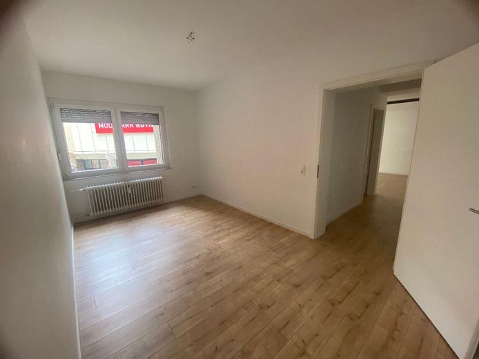 2-комнатная квартира 4 комнаты 81 м² 2,5 комнаты 65 м² городская квартира офис кабинет для практики жильё для рабочих коммерческая недвижимость инвестиция – Einheit 2 Zimmer
