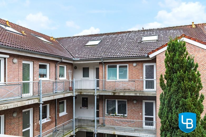 Vom Innenhof zu den Wohnungsei