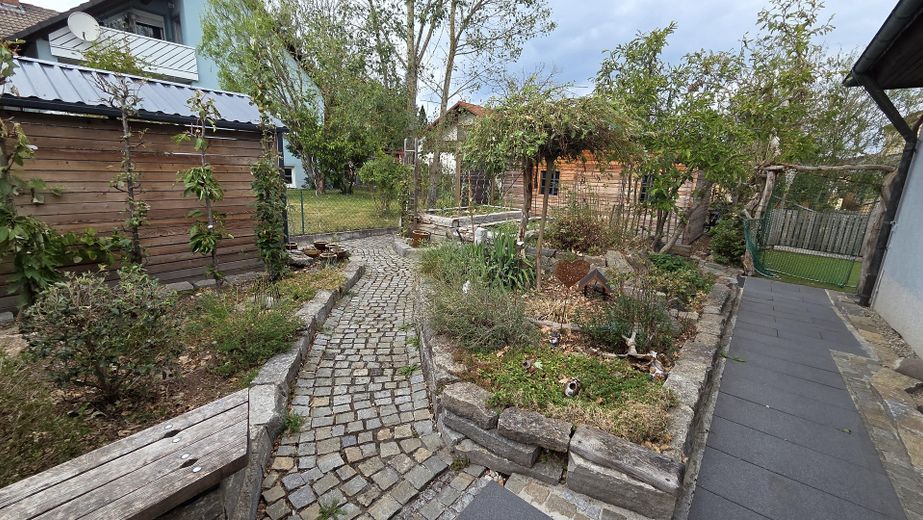 Ampio bungalow con giardino, finiture di pregio e area aggiuntiva opzionale – Vorgarten