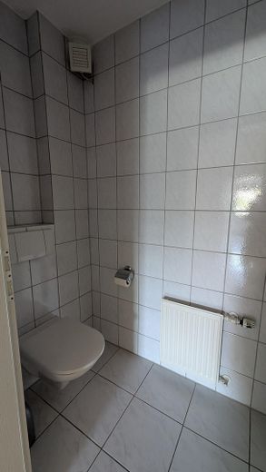 Sonnenverwöhnte 4-Zimmer Wohnung mit EBK am Waldrand von Dreieich-Dreieichenhain – Gäste-WC