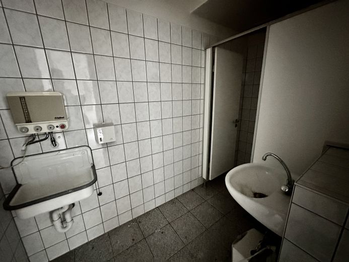 Espace de stockage à Leverkusen Rheindorf – Aufenthaltsraum und Sanitär