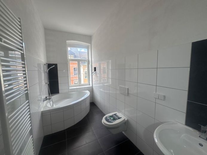 Frei ab SOFORT - 3. OG - Tageslichtbad - Eckbadewanne ! City-NAH !!! – Foto 1
