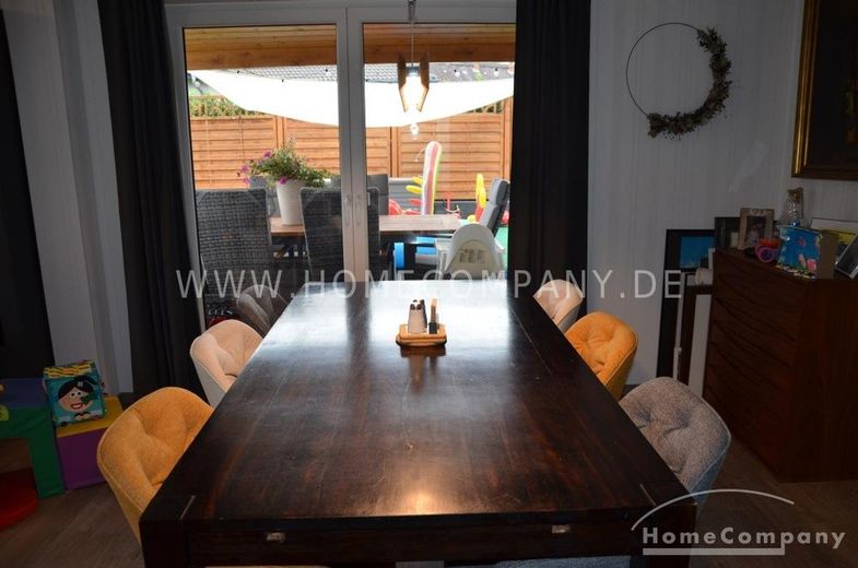 Casa molto bella e confortevole con giardino, terreno di circa 800 mq e doppio posto auto coperto – 9b2dd958fc4e0df4fd20445c8ed291549a748330.jpg